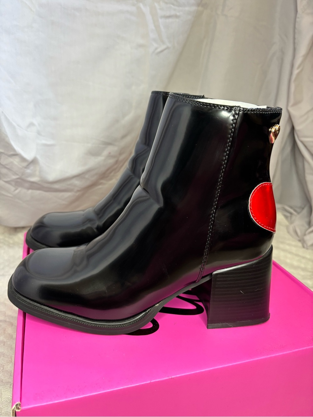 Olivia Miller size 8 Black Patent Ankle Boots with Red Heart Detail - Picture 7 of 9